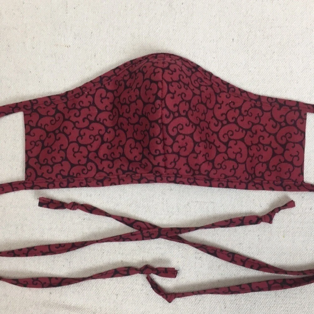 Red/black Swirl Fitted Fabric Face mask pocket